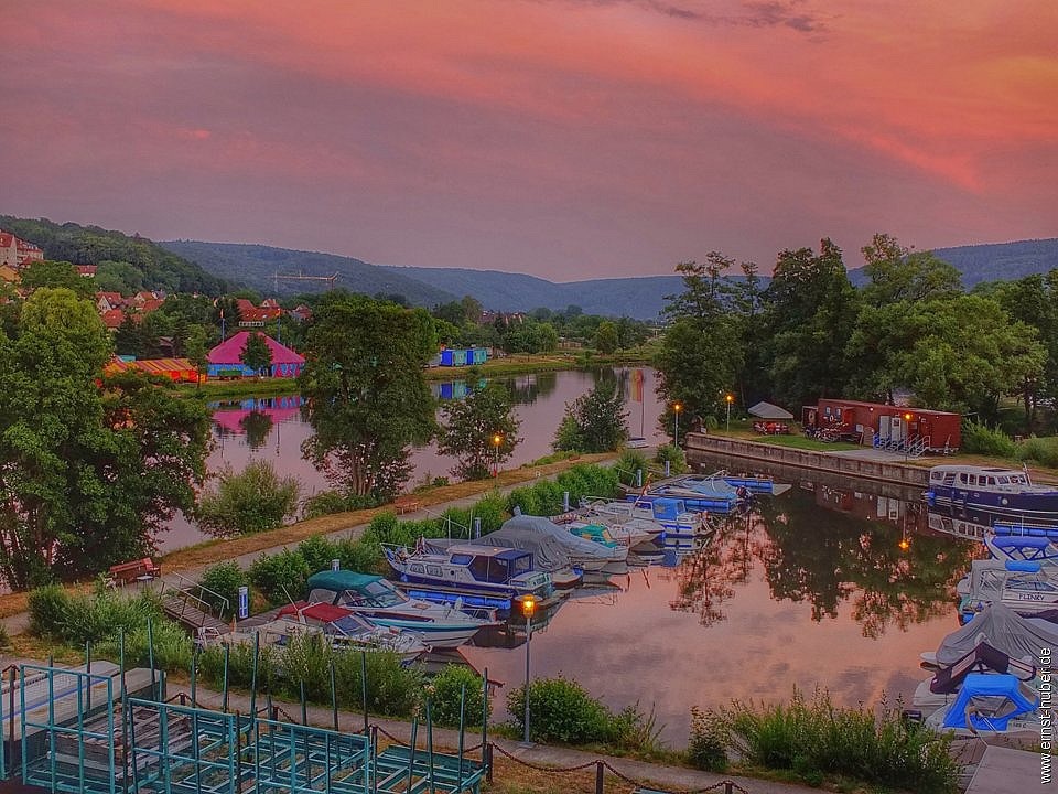 Der Sportboothafen in Lohr a. Main in der Abendd&auml;mmerung
