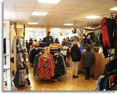 sehr gut besuchte Ladengeschfte