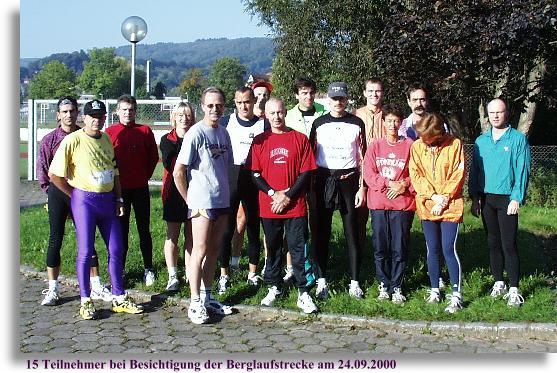 15 Teilnehmer bei erster Besichtigung der Berglaufstrecke am 24.9.2000
