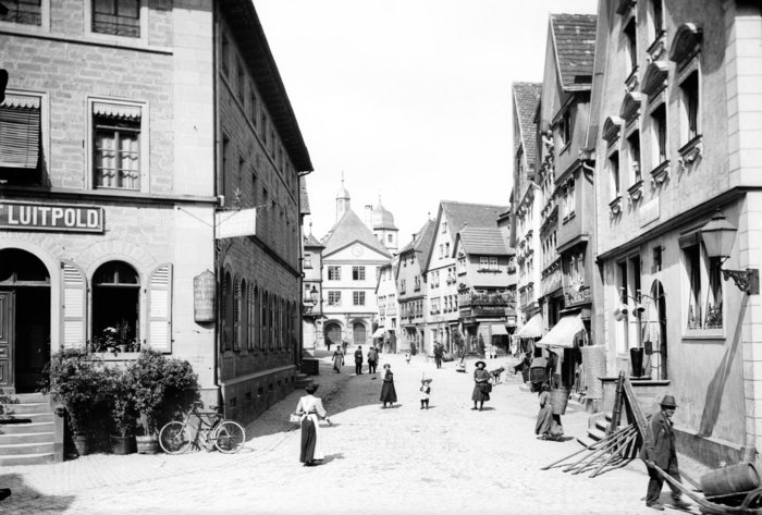Ein Blick in die Lohrer Hauptstraße um 1900