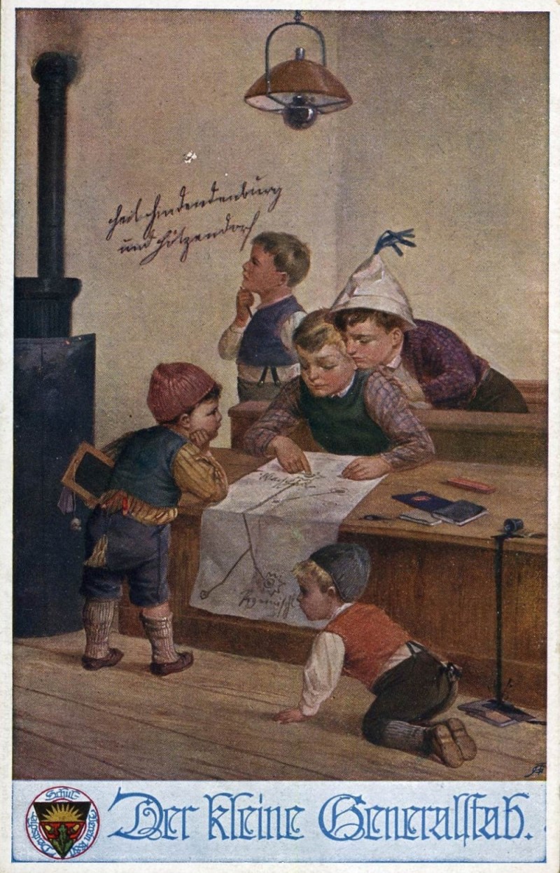 Postkarte „Der kleine Generalstab“ im Klassenzimmer – eine Werbekarte des Deutschen Schulvereins.
