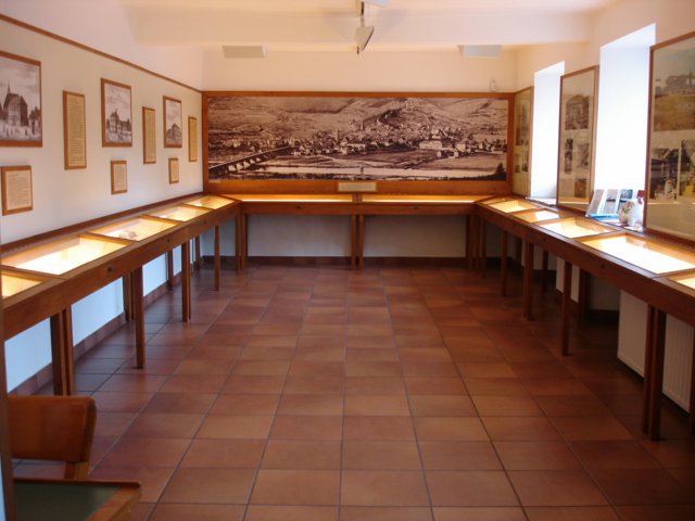Blick in den Ausstellungsraum „Die Schulstadt Lohr a.Main