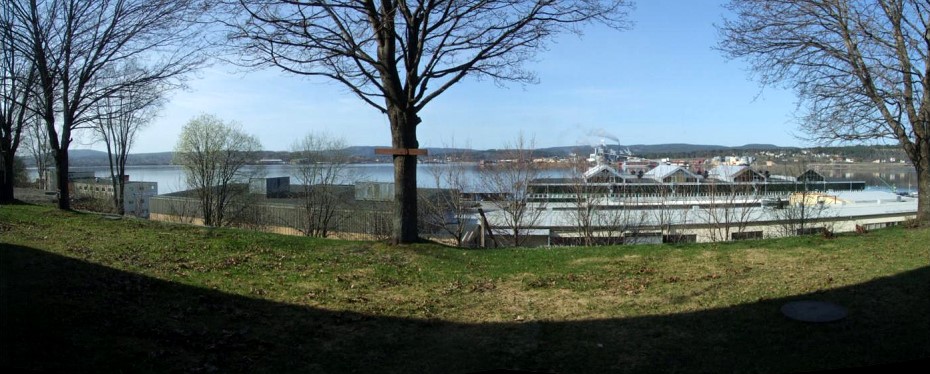 Blick von Bromsv&auml;gen auf &Ouml;rnsk&ouml;ldsvikfj&auml;rden