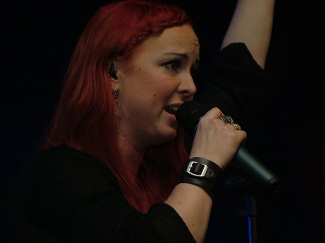 amberian_dawn025.jpg