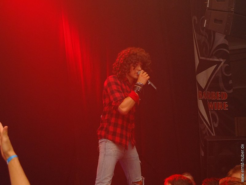 barbedwire2015__638.jpg