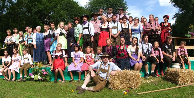 Trachtenmodenschau am Bendersee in Arnstein