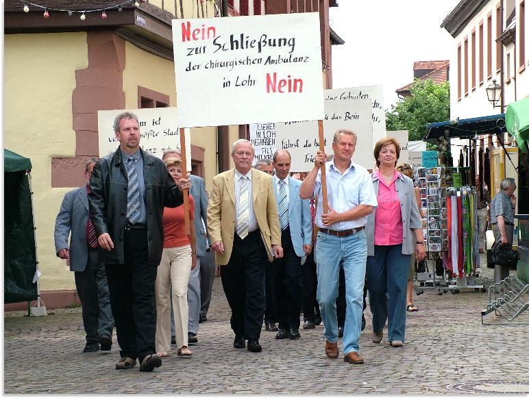 Demo in Lohr a. Main gegen die Schliessung der Ambulanz im Gesundheitszentrum