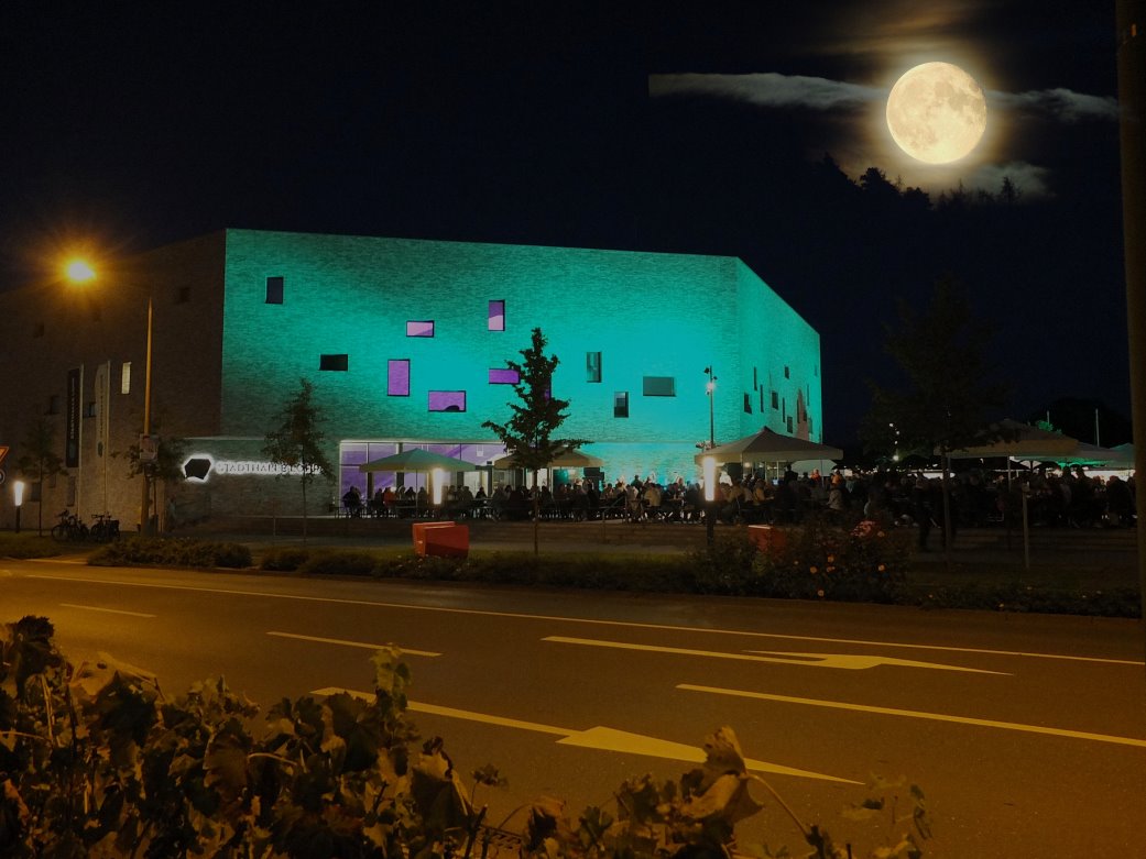 Bier und Weinfest auf dem Vorplatz der Lohrer Stadthalle