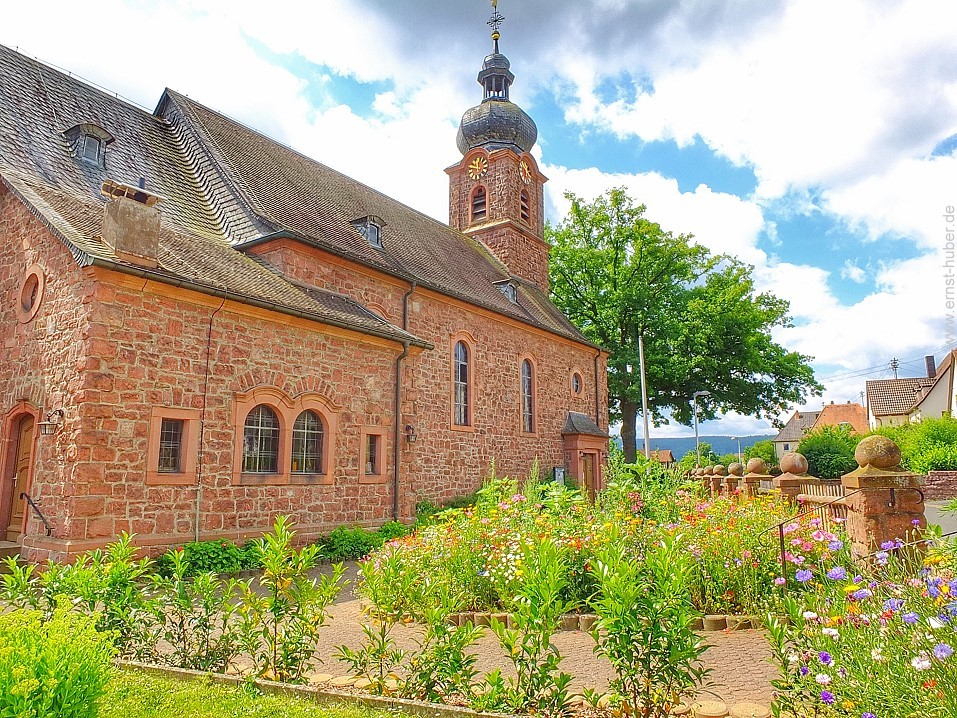 Die Pfarrkirche St. Bonifatius in Lohr a. Main/Sackenbach