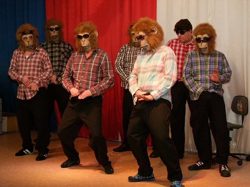 Dschungelcamp bei der 2. Faschingssitzung in Pflochsbach