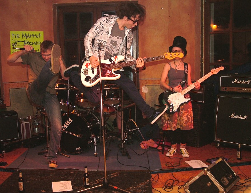 GUITAR OF DOOM MIT DER BAND - NOTAUS -