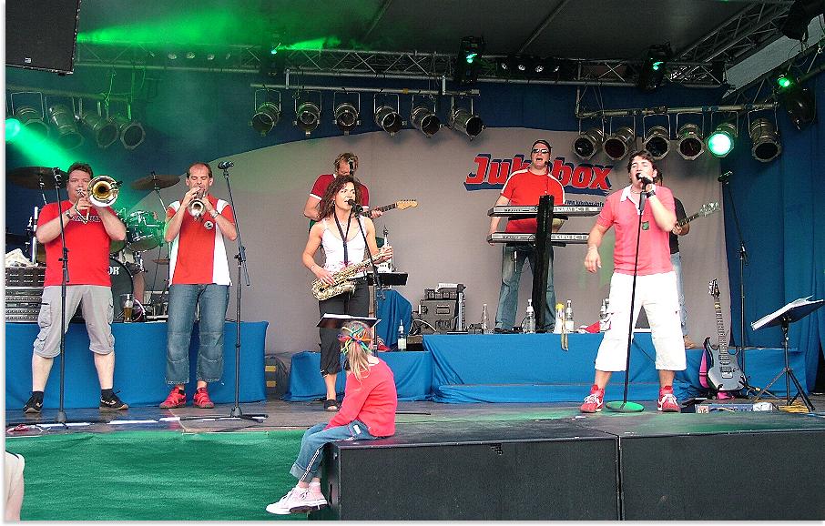 Partystimmung mit Jukebox auf dem Lohrer Brauereifest 2005
