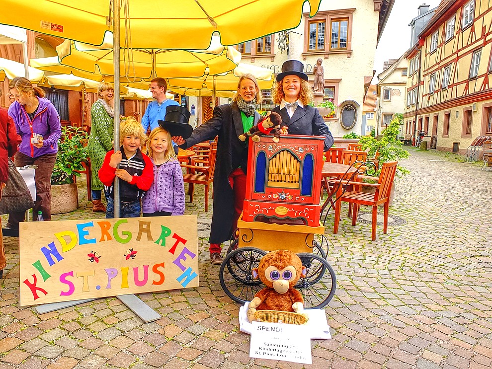 Drehorgelspiel auf dem Marktplatz in Lohr a. Main