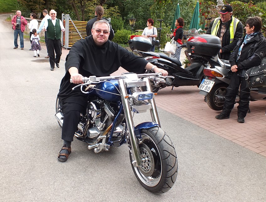 1. Motorradwallfahrt 2011 in Maria Buchen mit Pater Paul
