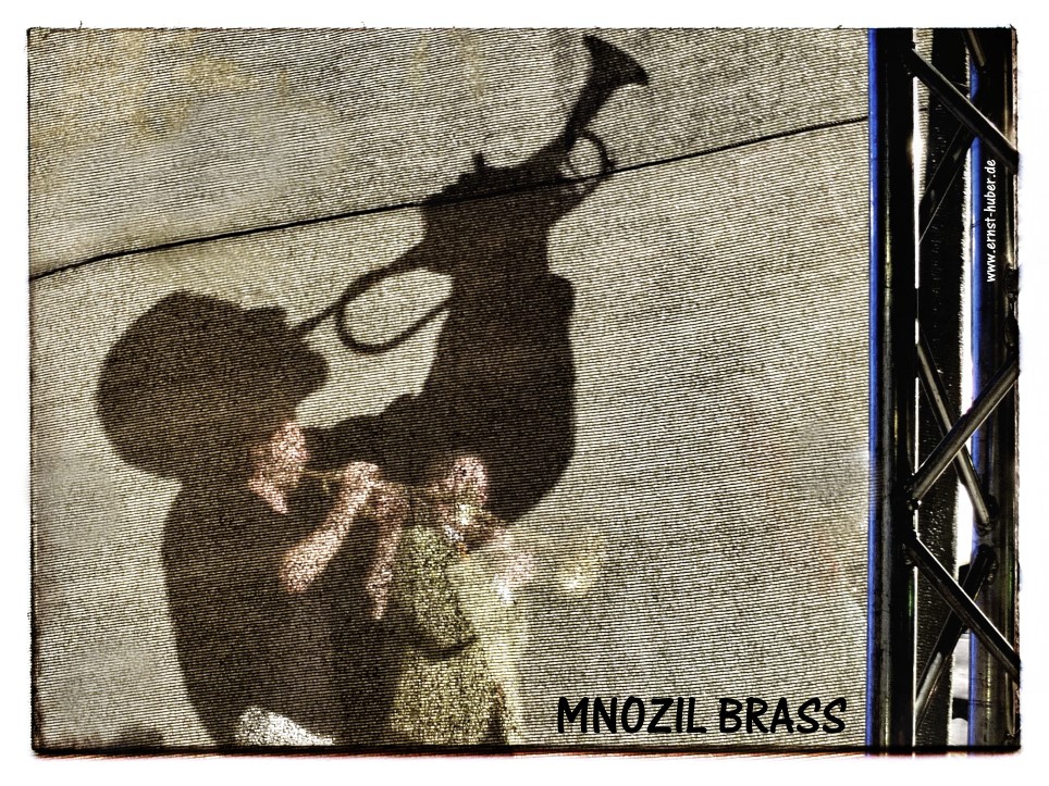 Open Air mit Mnozil Brass auf dem Schlossplatz in Lohr a. Main