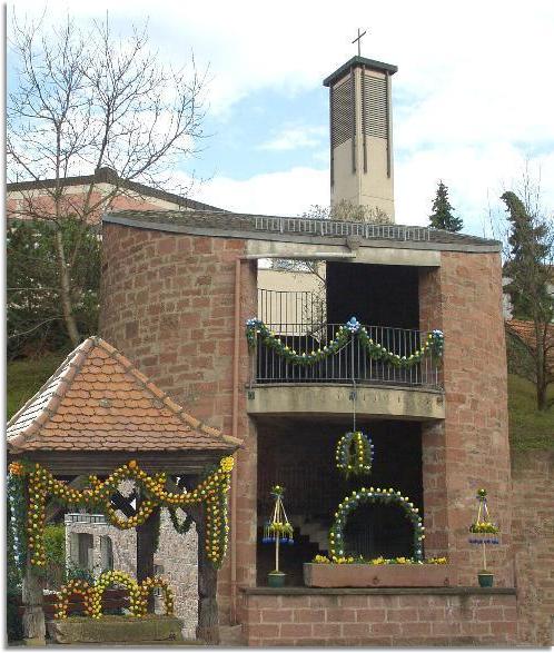 Österlicher Aufgang zur Kirche in Sendelbach