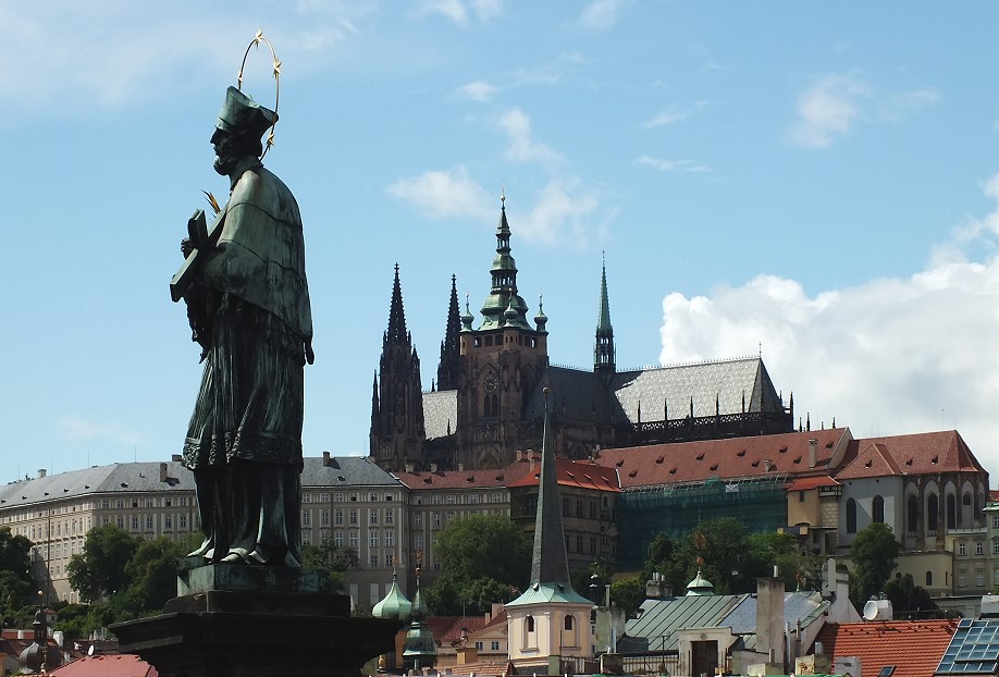 Blick von Der Karlsburg in Prag auf die Basillika
