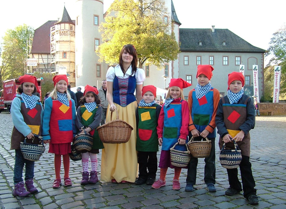 Das Lohrer Schneewittchen mit seinen sieben Zwergen