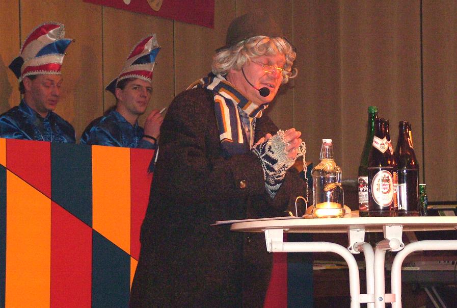 Schnippi alias Karl Heinz Wiesner in der Bütt