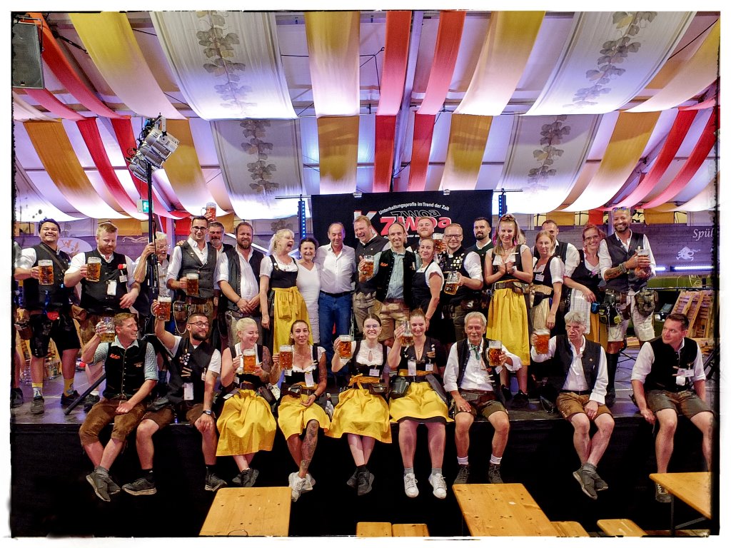 Abschlussbild von einem Teil des Festwochenteams 2026