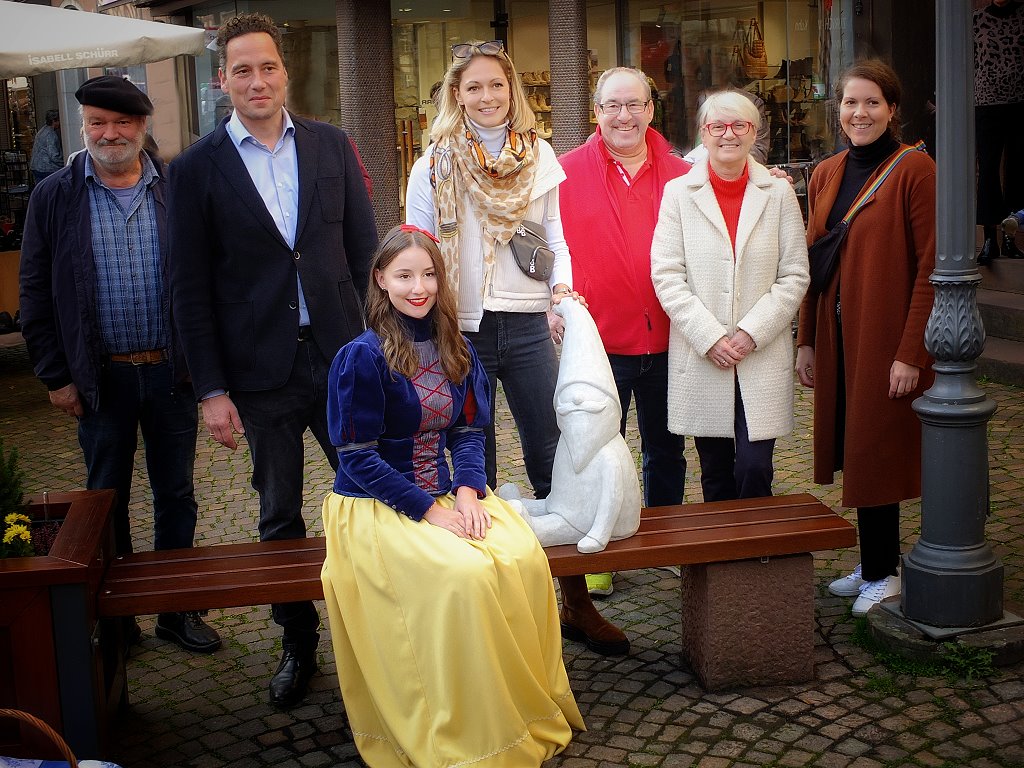 Einweihung der 1. Zwergenbank in der Schneewittchenstadt Lohr a. Main