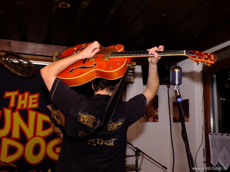 hounddogs_282.jpg