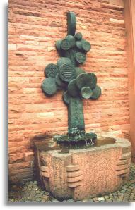 Der Dukatenbrunnen vor der Sparkasse