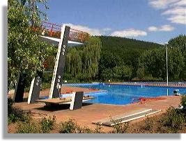 Der alte Sprungturm mit Schwimmerbecken