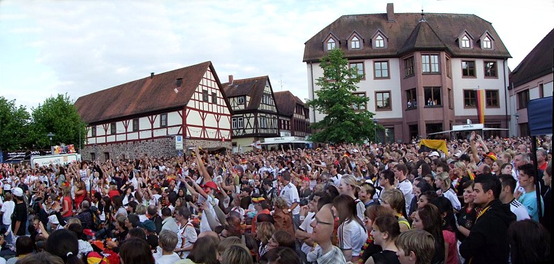 Public Viewing auf dem Lohrer Schlossplatz