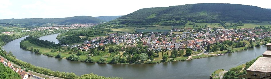 Blick von der Henneburg auf Mondfeld a. Main