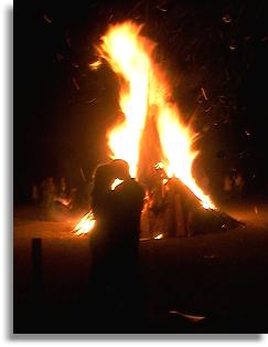 Romantisches Johannisfeuer in Sendelbach