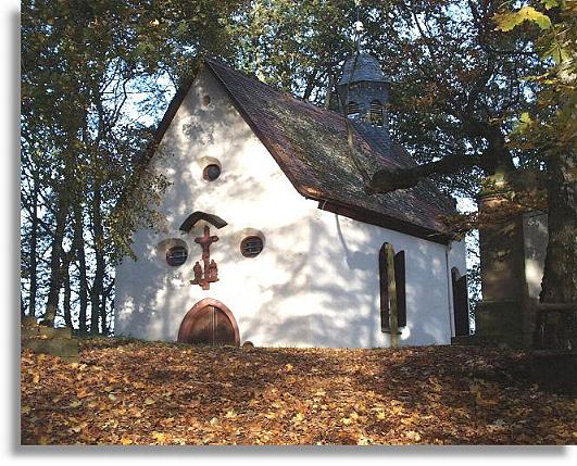 Valentinuskapelle in der Herbstsonne
