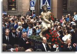 die Kleiderberaubung