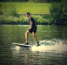 Elektrowakeboard