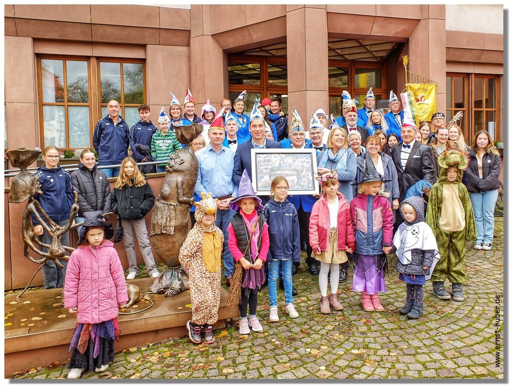 Impressionen vom Rathaussturm der Lohrer Mopper am 11. 11. um 11.11 Uhr