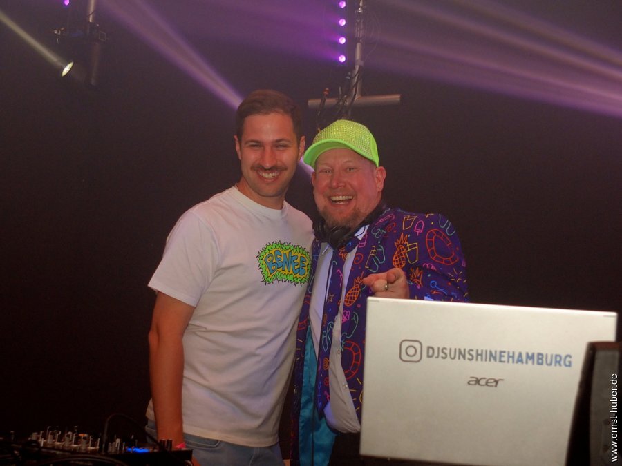 neonparty2025-___013.jpg