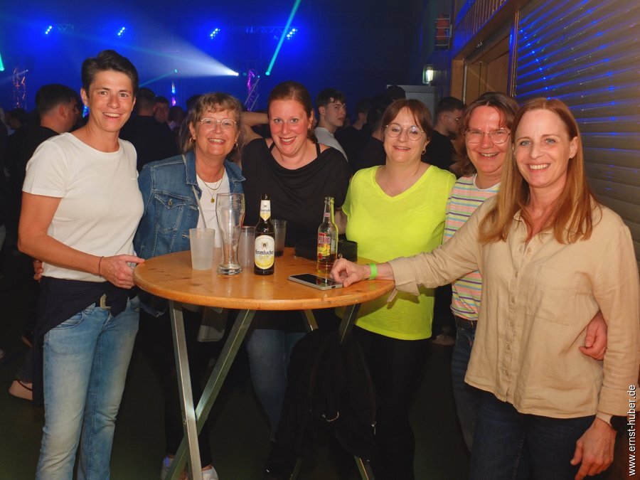 neonparty2025-___028.jpg