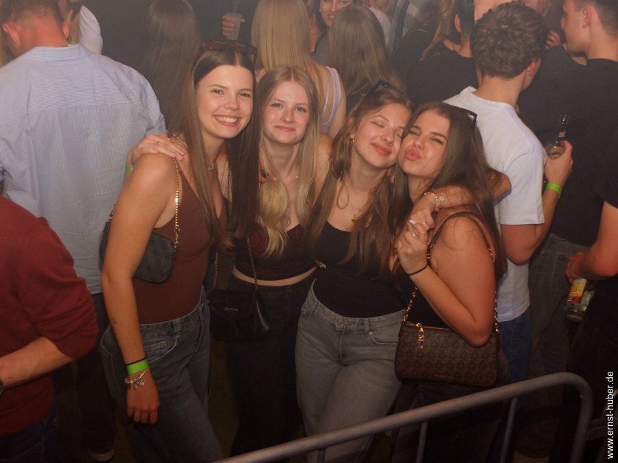 neonparty2025-___057.jpg