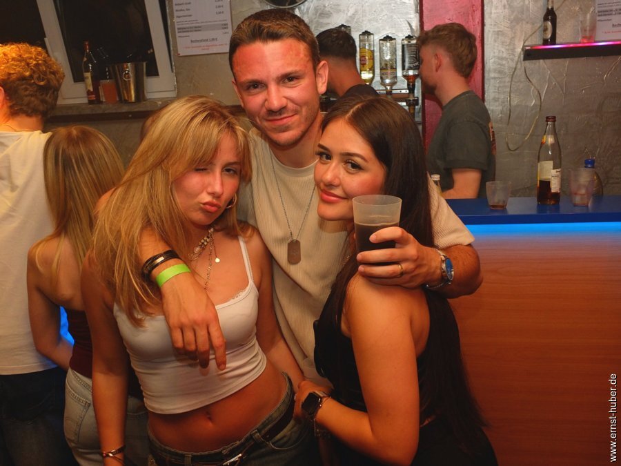 neonparty2025-___087.jpg
