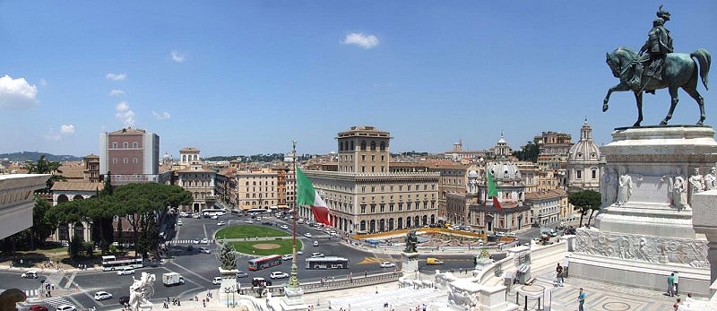 Die Piazza Venezia in Rom Der Platz liegt am Fu des Kapitol und in der Nhe des Forum Romanums