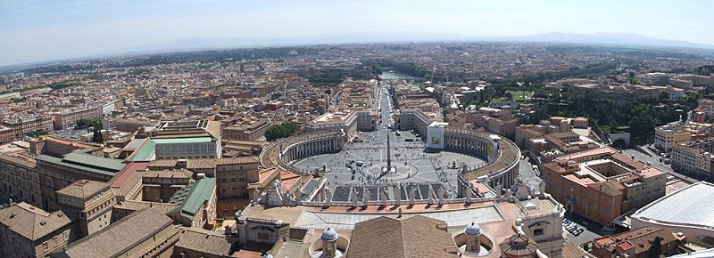 Blick vom Petersdom auf den Petersplatz in ROM