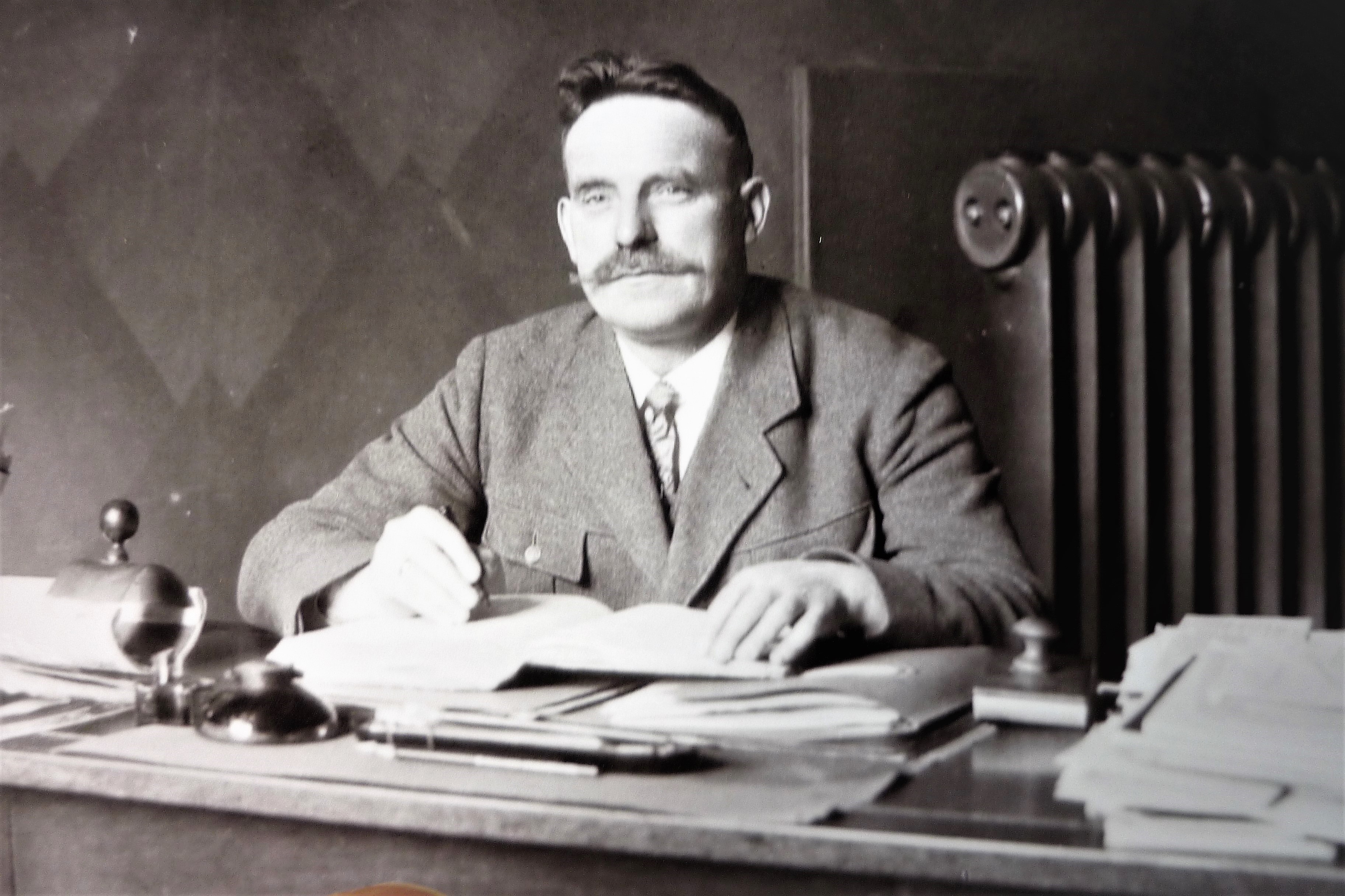 Der Lehrer und Rektor Anton Loh um 1930