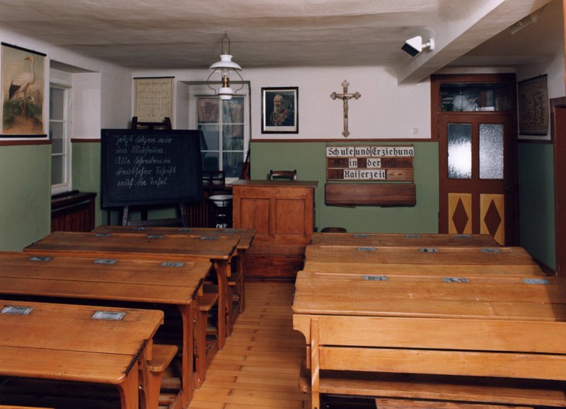 Klassenzimmer um 1910: Untertanenerziehung in der Kaiserzeit (Foto: Kleinfelder, Lohr a.Main)
