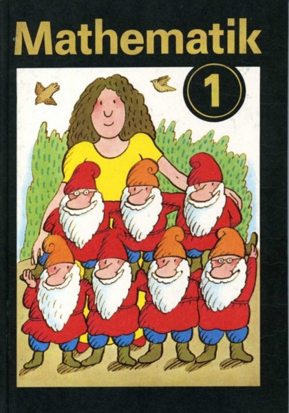 Mathematik 1, Lehrbuch für Klasse 1, Volkseigener Verlag Berlin 1990; vorderer Einbanddeckel mit „Schneewittchen und die sieben Zwerge“. Die Buchillustrationen z.B. der sozialistischen Kinderorganisation „Pioniere“ und Themen aus dem militärischen Bereich zur Veranschaulichung von Zahlen – in den Rechenbüchern für die 1. Klasse der damaligen BRD unvorstellbar, belegen, dass die Buchautoren und Buchverlage sich offensichtlich der politischen Veränderungen und deren Auswirkungen nicht bewusst waren. (Foto: Schulmuseum)