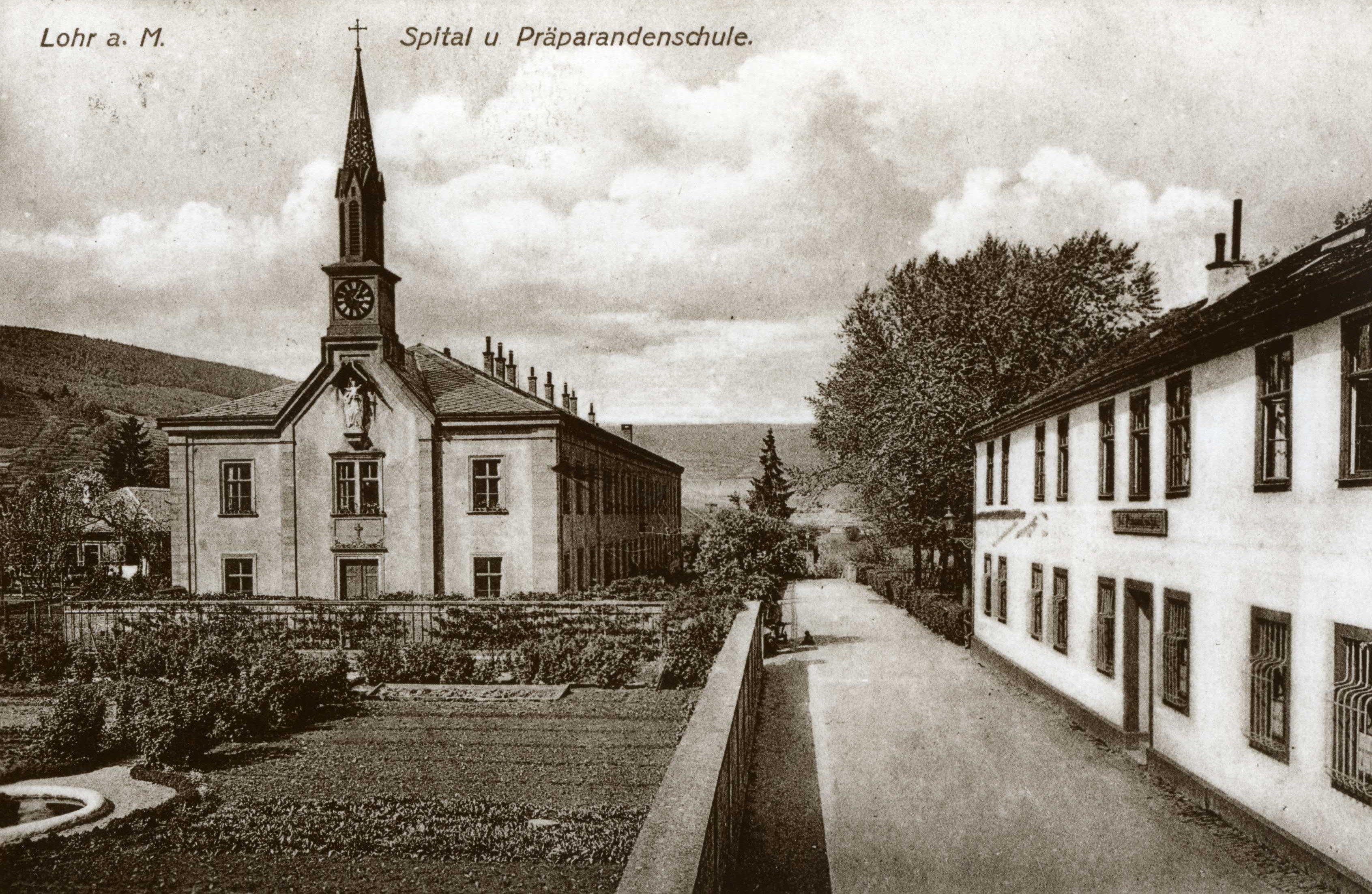 Spital (Krankenhaus) u. Prparandenschule (rechtes Gebude) , um 1908 in der Haaggasse (heute: Grafen-von-Rieneck-Strae)