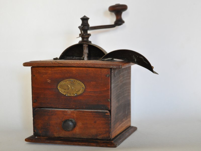 Alte franz. Kaffeehandmühle (wohl vor 1900)