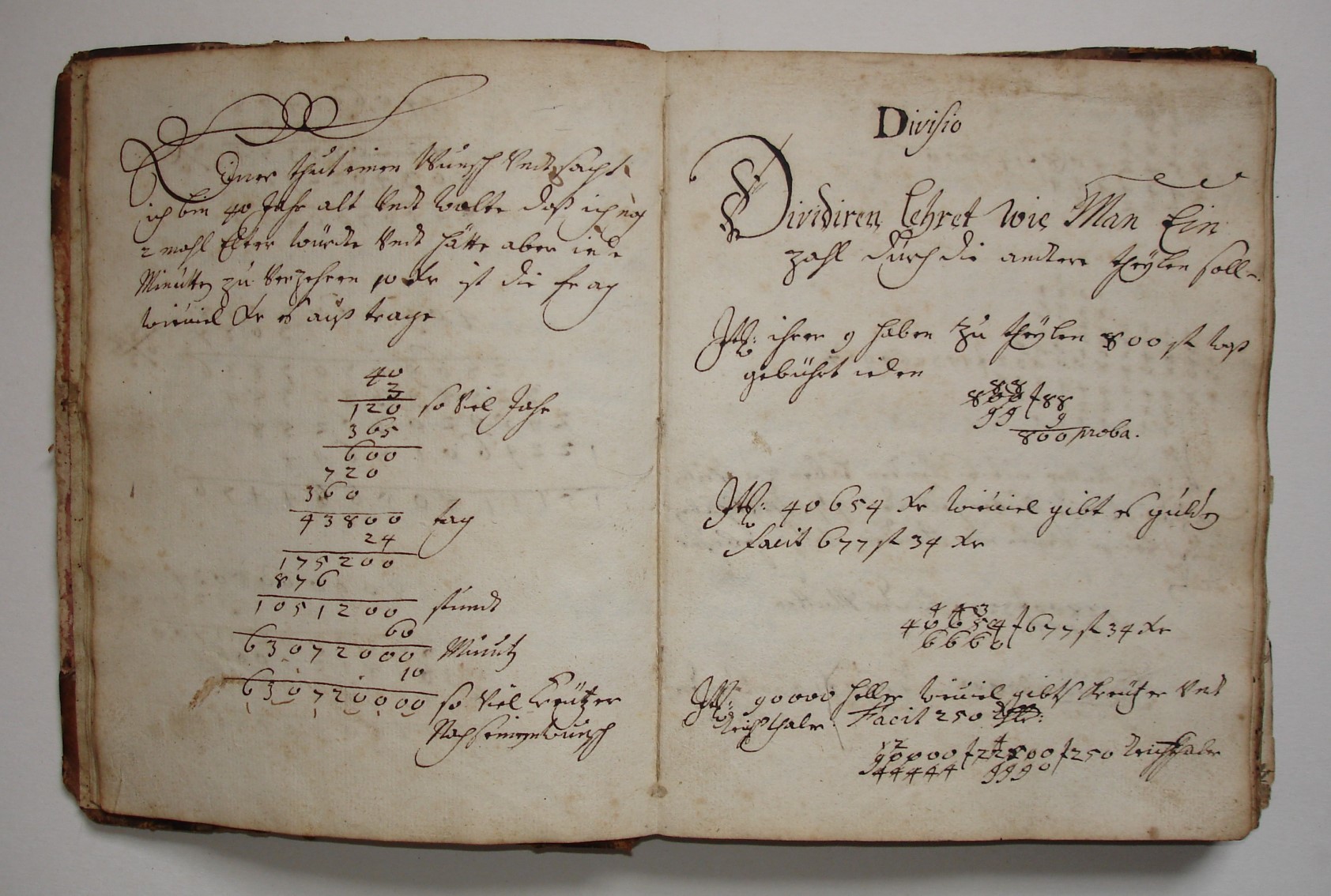 Doppelseite aus dem handgeschriebenen Rechenbuch des damals 14-jhrigen Johannes Andonius Dildey aus dem Jahr 1747, dem ltesten Schlerbuch im Bestand des Schulmuseums.