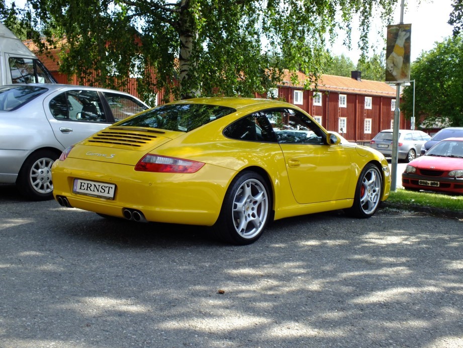 gelber Porsche