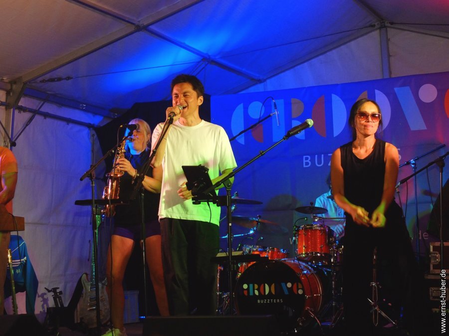 groove_buzzters___140.jpg