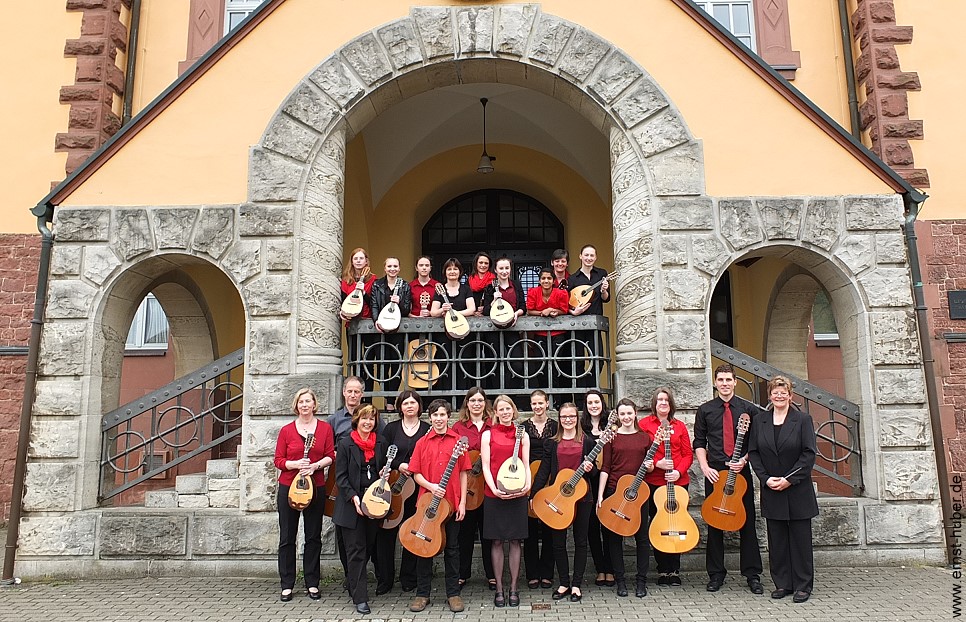 Klanggeschichten mit dem Zupf Ensemble Lohr a. main beim Jahreskonzert 2013